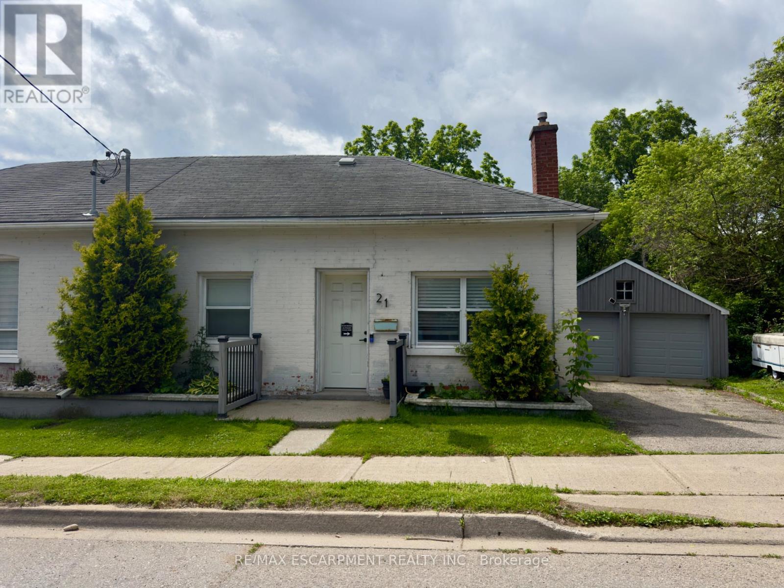 21 CEDAR STREET, Cambridge, Ontario