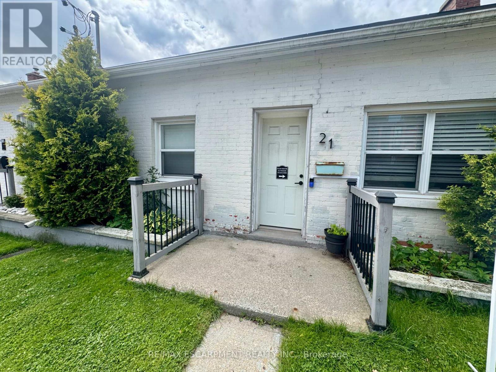 21 Cedar Street, Cambridge, Ontario  N1S 1T8 - Photo 2 - X13465196