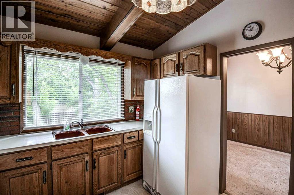 1135 Southglen Drive Sw, Calgary, Alberta  T2W 0X2 - Photo 11 - A2322162