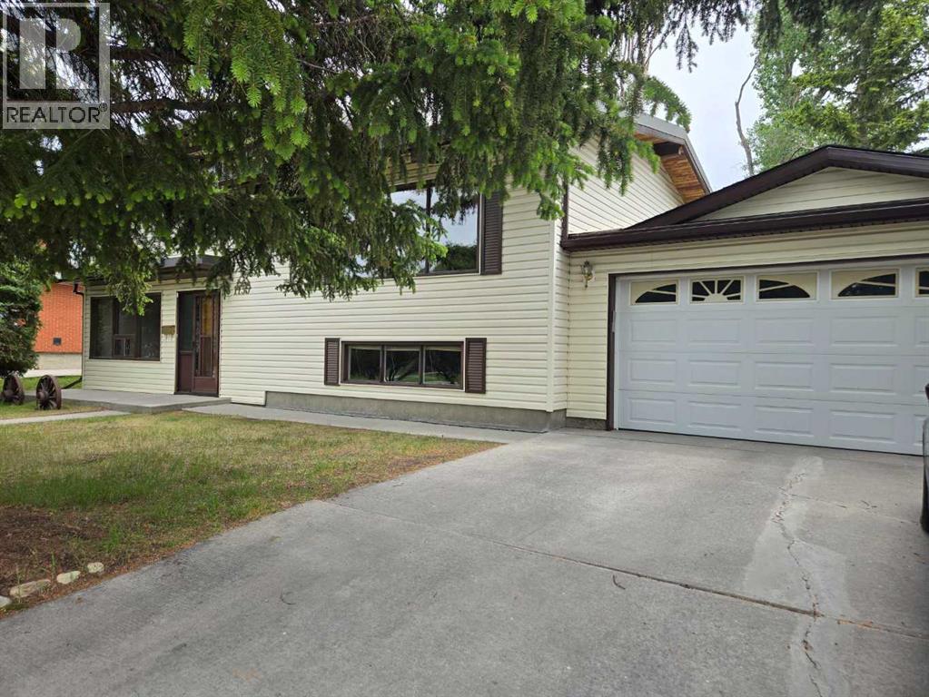 1135 Southglen Drive Sw, Calgary, Alberta  T2W 0X2 - Photo 3 - A2322162