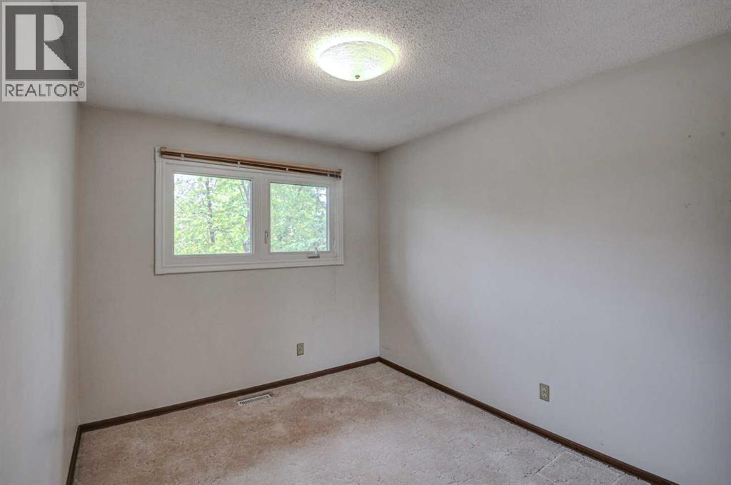 1135 Southglen Drive Sw, Calgary, Alberta  T2W 0X2 - Photo 13 - A2322162