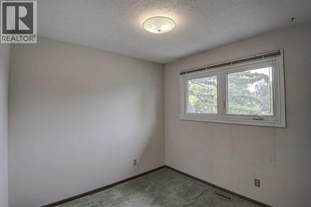 1135 Southglen Drive Sw, Calgary, Alberta  T2W 0X2 - Photo 14 - A2322162