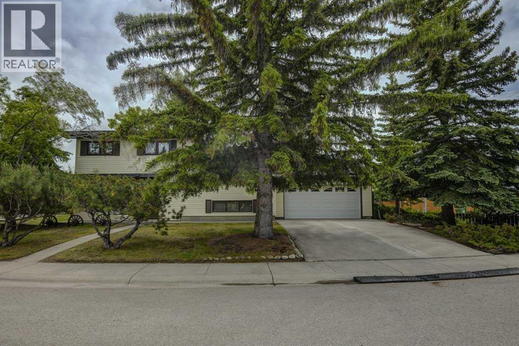 1135 Southglen Drive Sw, Calgary, Alberta  T2W 0X2 - Photo 2 - A2322162