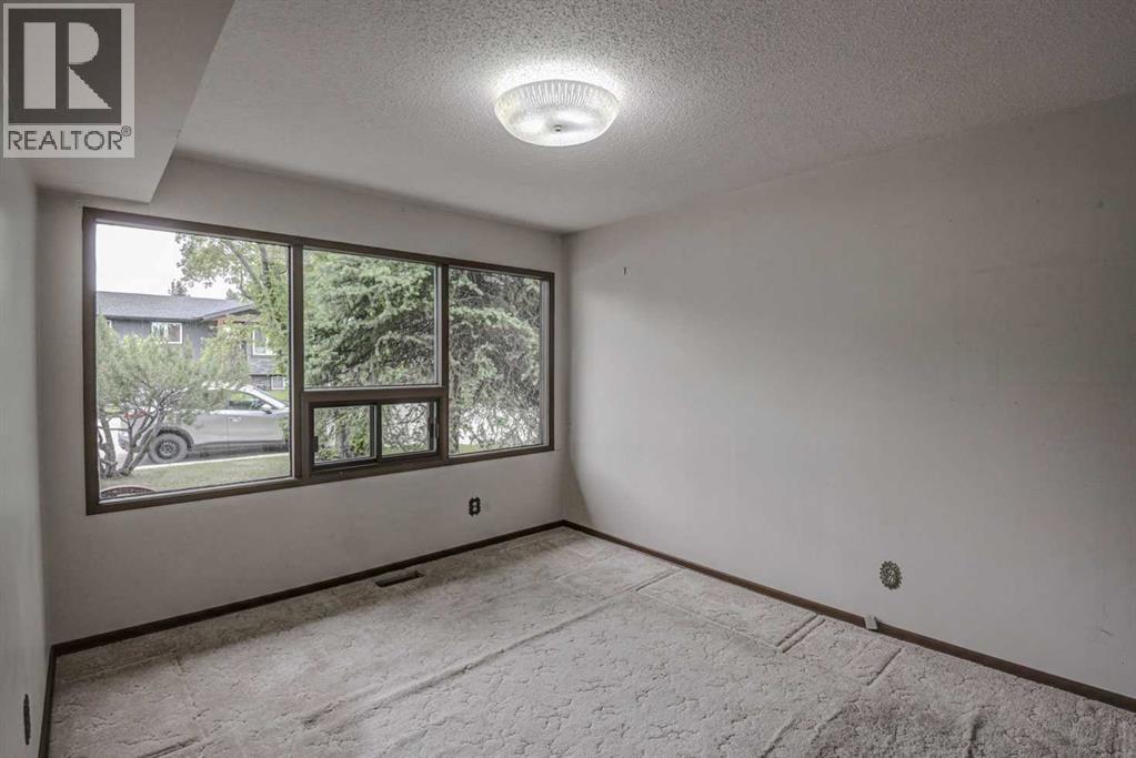 1135 Southglen Drive Sw, Calgary, Alberta  T2W 0X2 - Photo 5 - A2322162