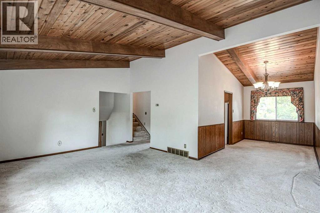 1135 Southglen Drive Sw, Calgary, Alberta  T2W 0X2 - Photo 9 - A2322162