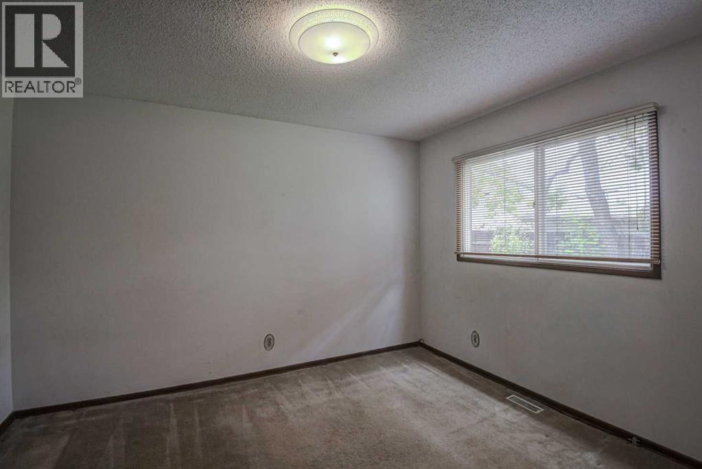 1135 Southglen Drive Sw, Calgary, Alberta  T2W 0X2 - Photo 6 - A2322162