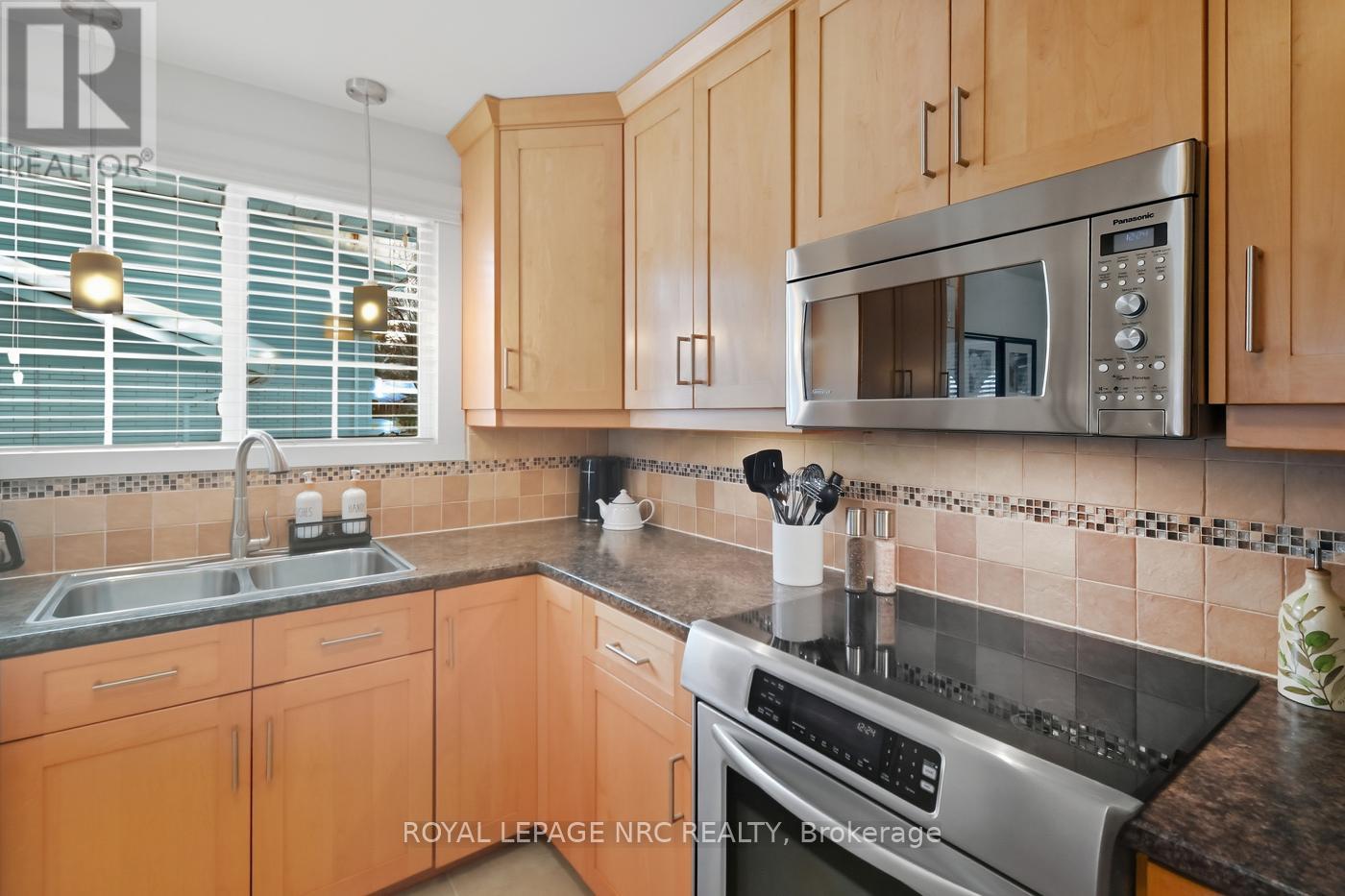 37 Spruceside Crescent, Pelham, Ontario  L3E 0G1 - Photo 10 - X13465252