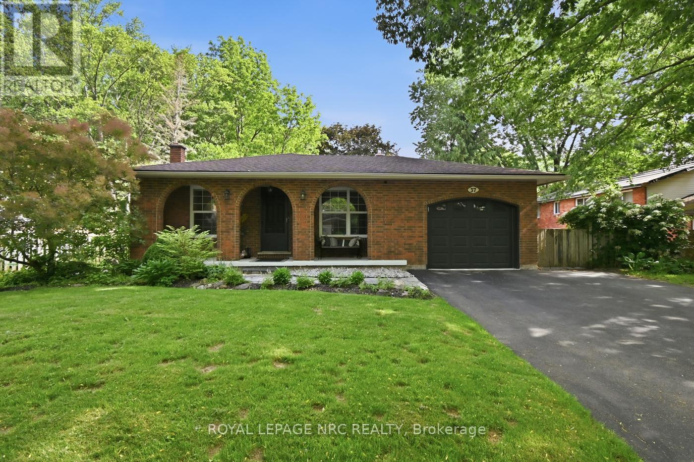 37 Spruceside Crescent, Pelham, Ontario  L3E 0G1 - Photo 2 - X13465252