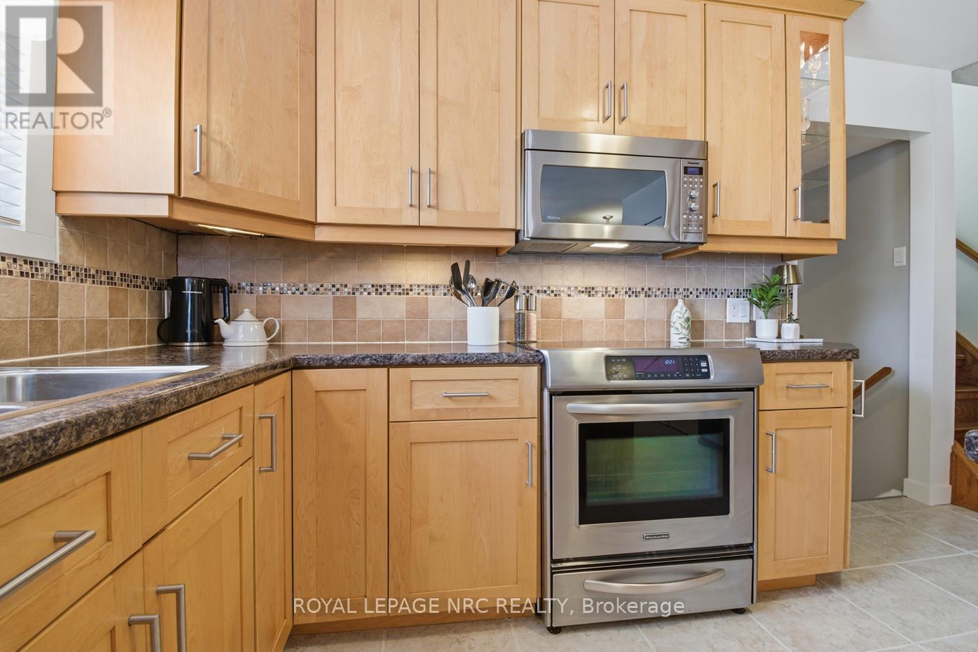 37 Spruceside Crescent, Pelham, Ontario  L3E 0G1 - Photo 4 - X13465252