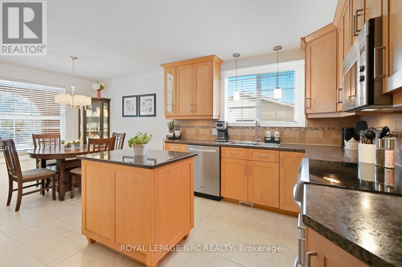 37 Spruceside Crescent, Pelham, Ontario  L3E 0G1 - Photo 5 - X13465252