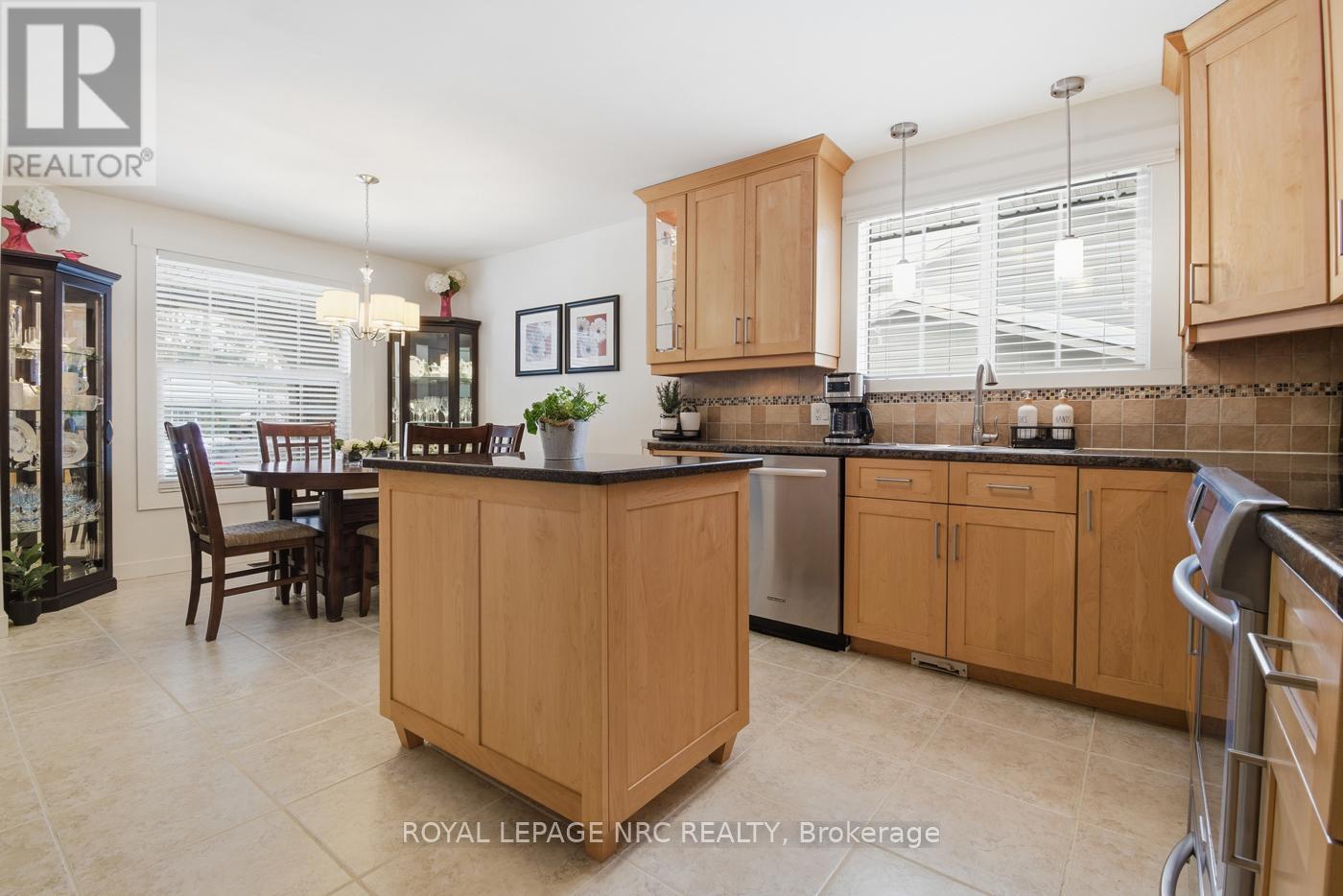 37 Spruceside Crescent, Pelham, Ontario  L3E 0G1 - Photo 6 - X13465252