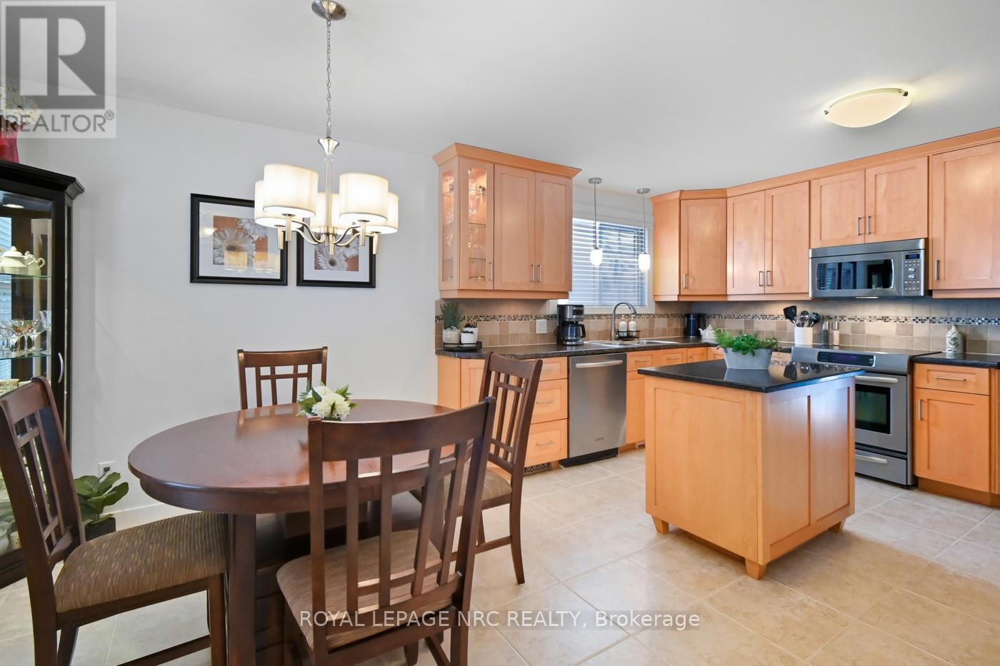 37 Spruceside Crescent, Pelham, Ontario  L3E 0G1 - Photo 7 - X13465252