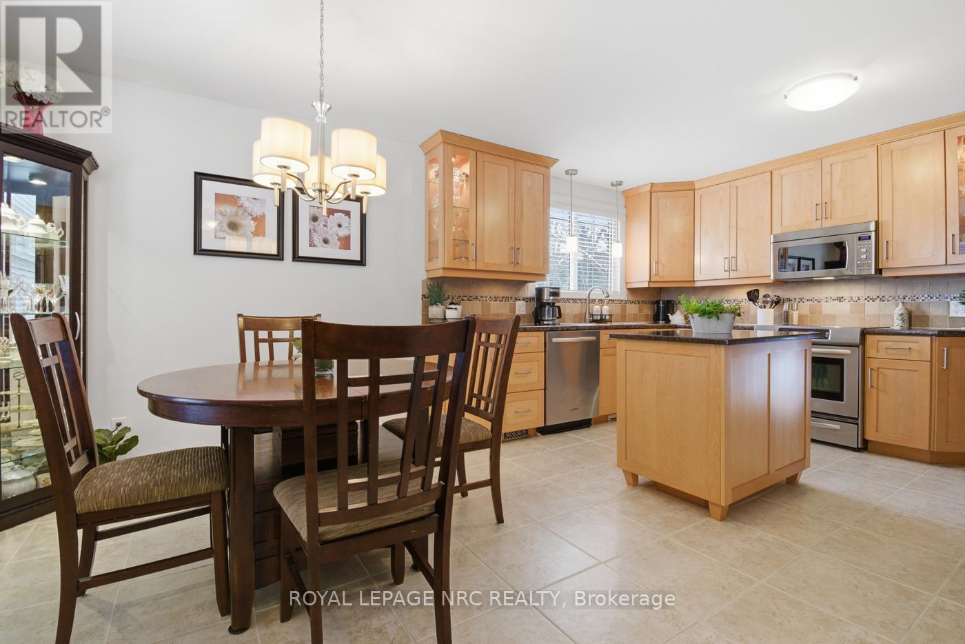 37 Spruceside Crescent, Pelham, Ontario  L3E 0G1 - Photo 9 - X13465252