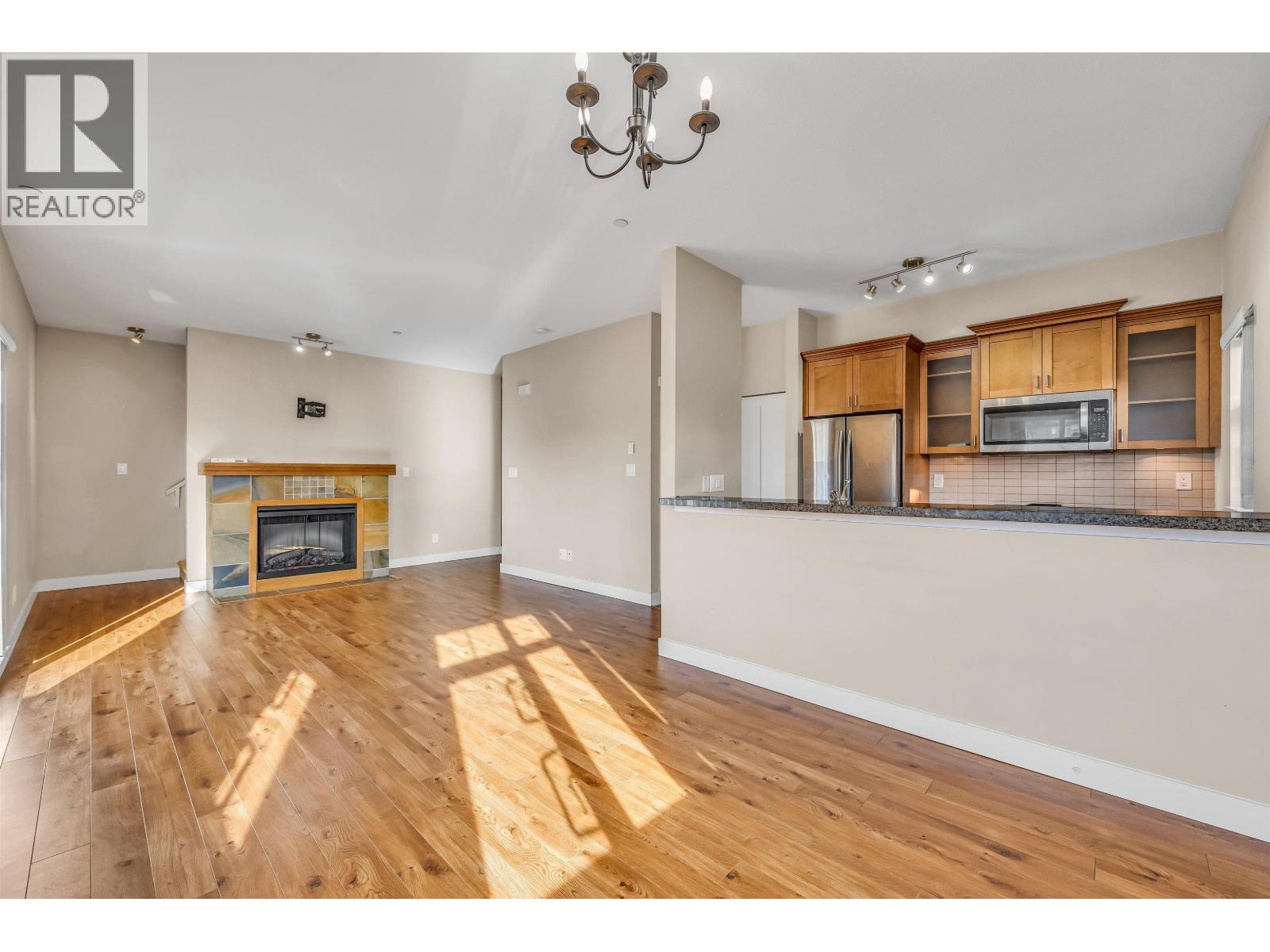 157 7388 Macpherson Avenue, Burnaby, British Columbia  V5J 0A1 - Photo 2 - R3137697