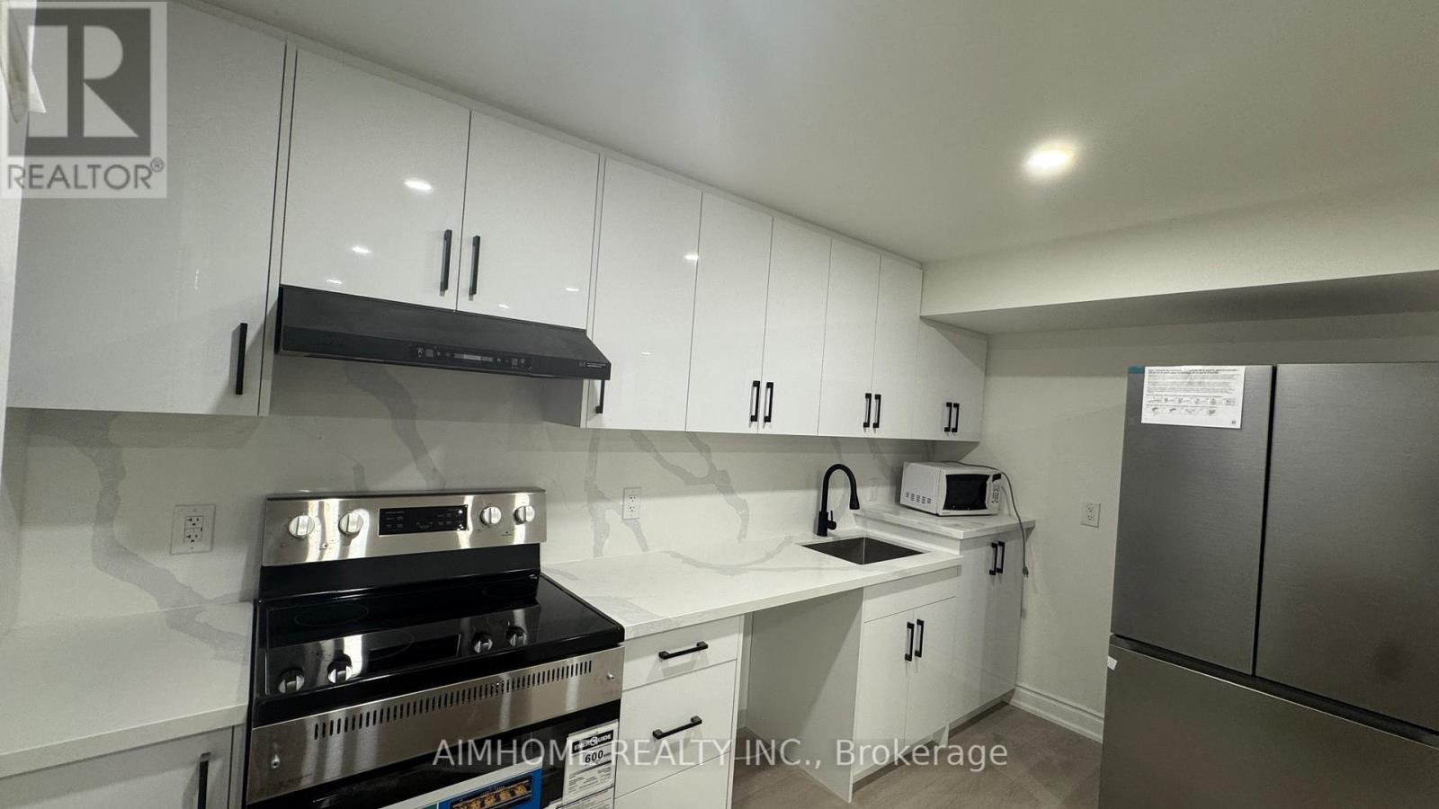 20 Clutterbuck Lane, Ajax, Ontario L1T 4R2 - Photo 4 - E13465278