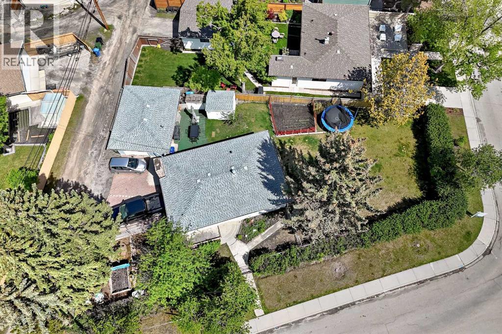 4803 Montana Crescent NW, Calgary, Alberta  T3B 1E7 - Photo 1 - A2317811