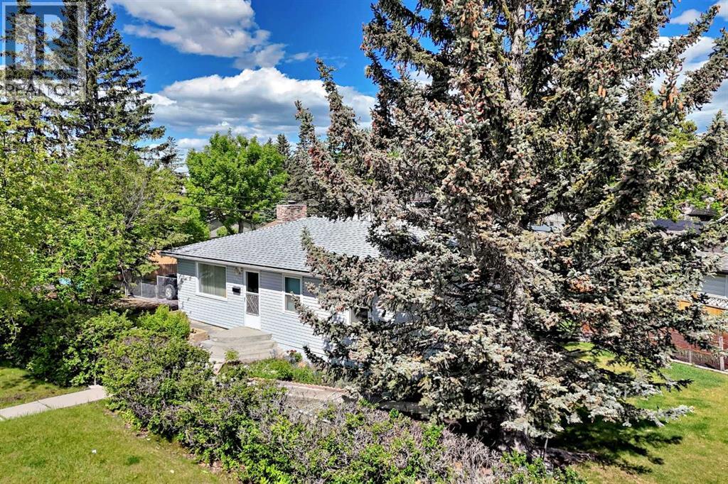 4803 Montana Crescent NW, Calgary, Alberta  T3B 1E7 - Photo 4 - A2317811