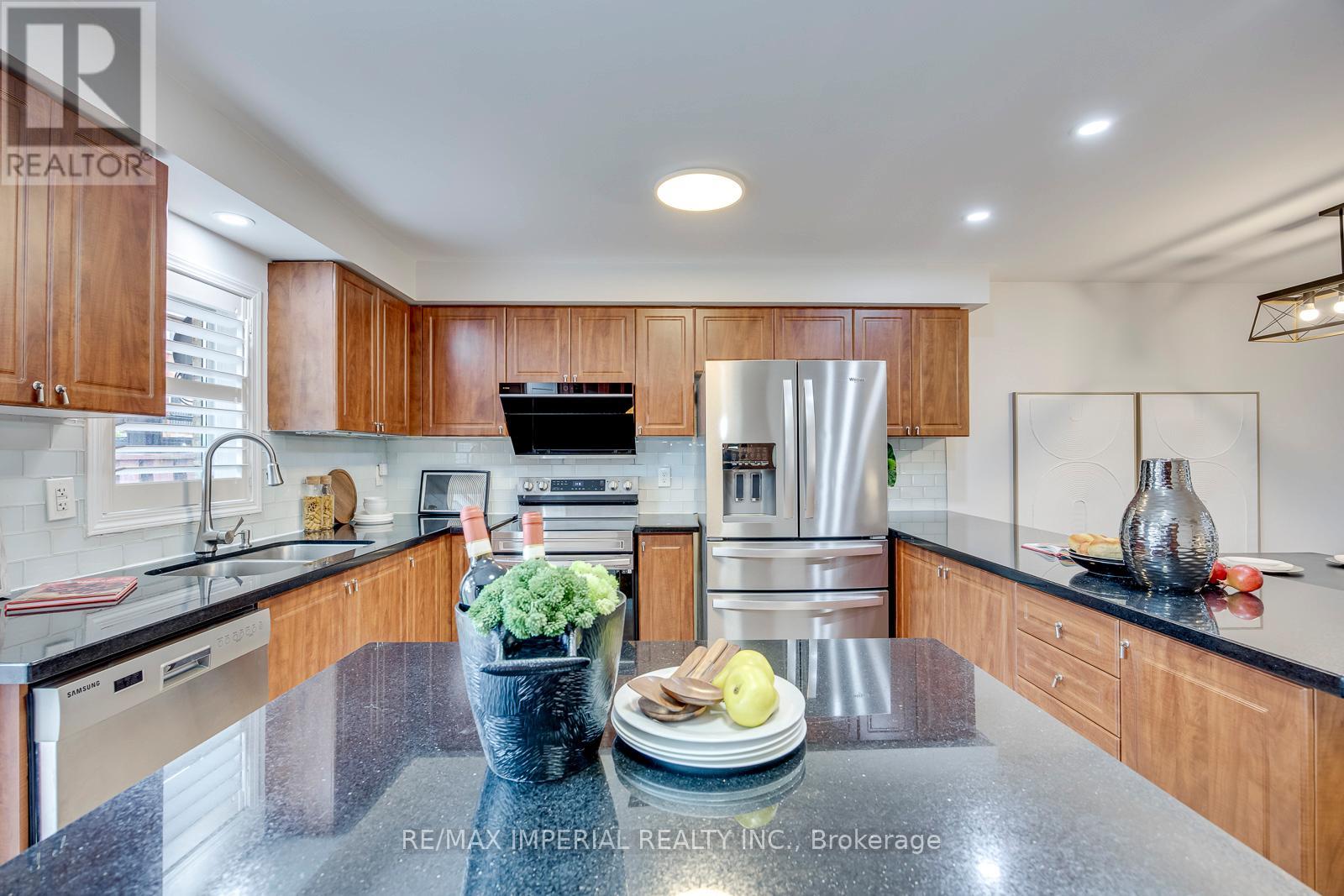 592 Candlestick Circle, Mississauga, Ontario  L4Z 0B5 - Photo 16 - W13459754