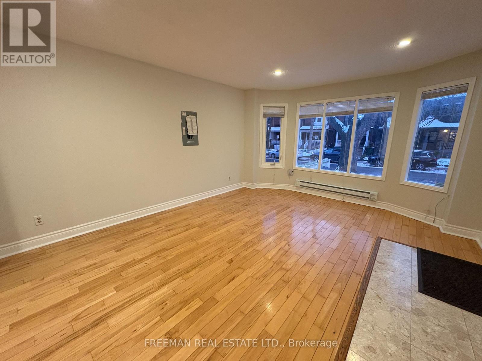 Main - 72 Vermont Avenue, Toronto, Ontario M6G 1X9 - Photo 6 - C13433692