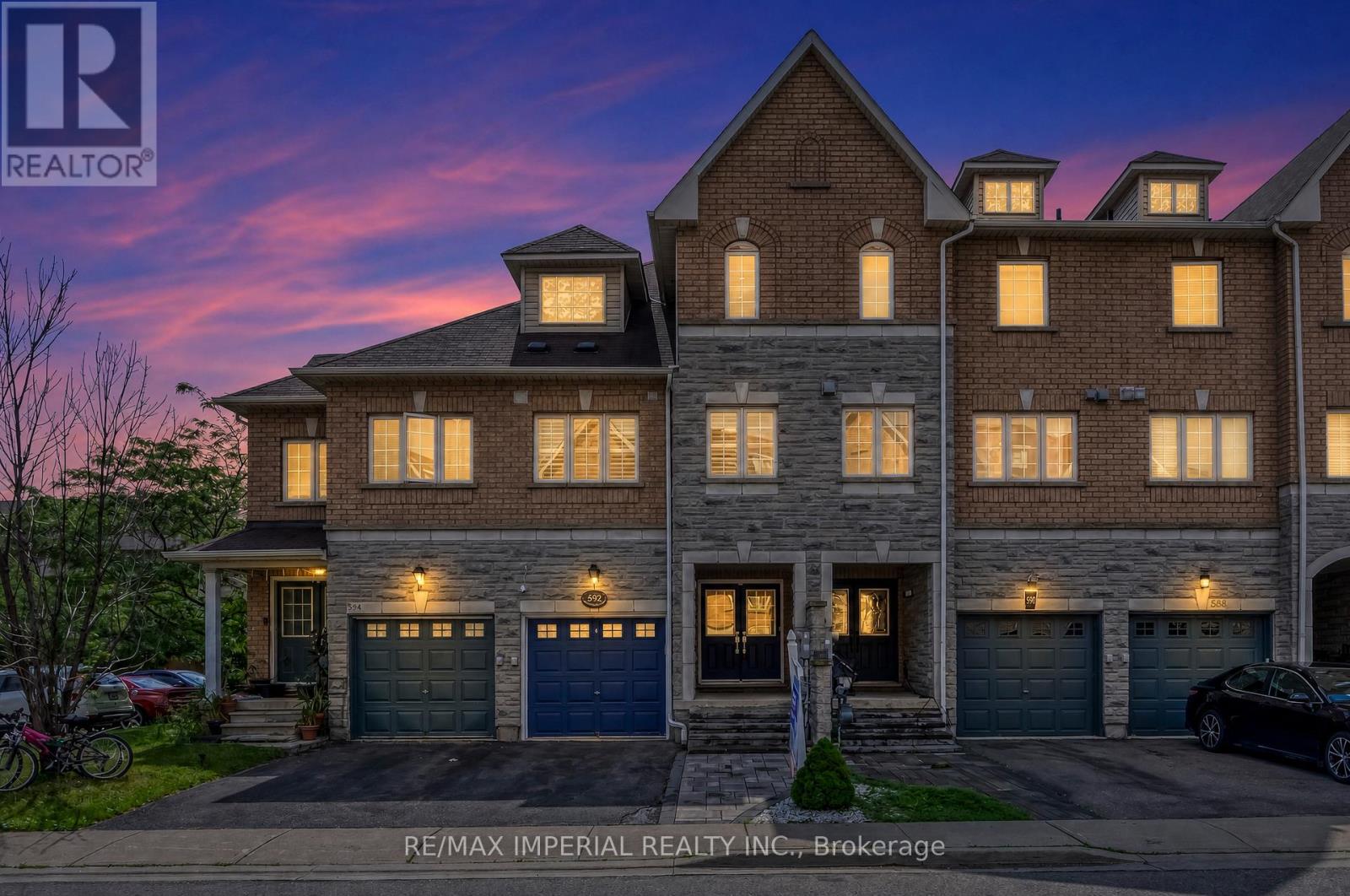 592 Candlestick Circle, Mississauga, Ontario  L4Z 0B5 - Photo 2 - W13459754
