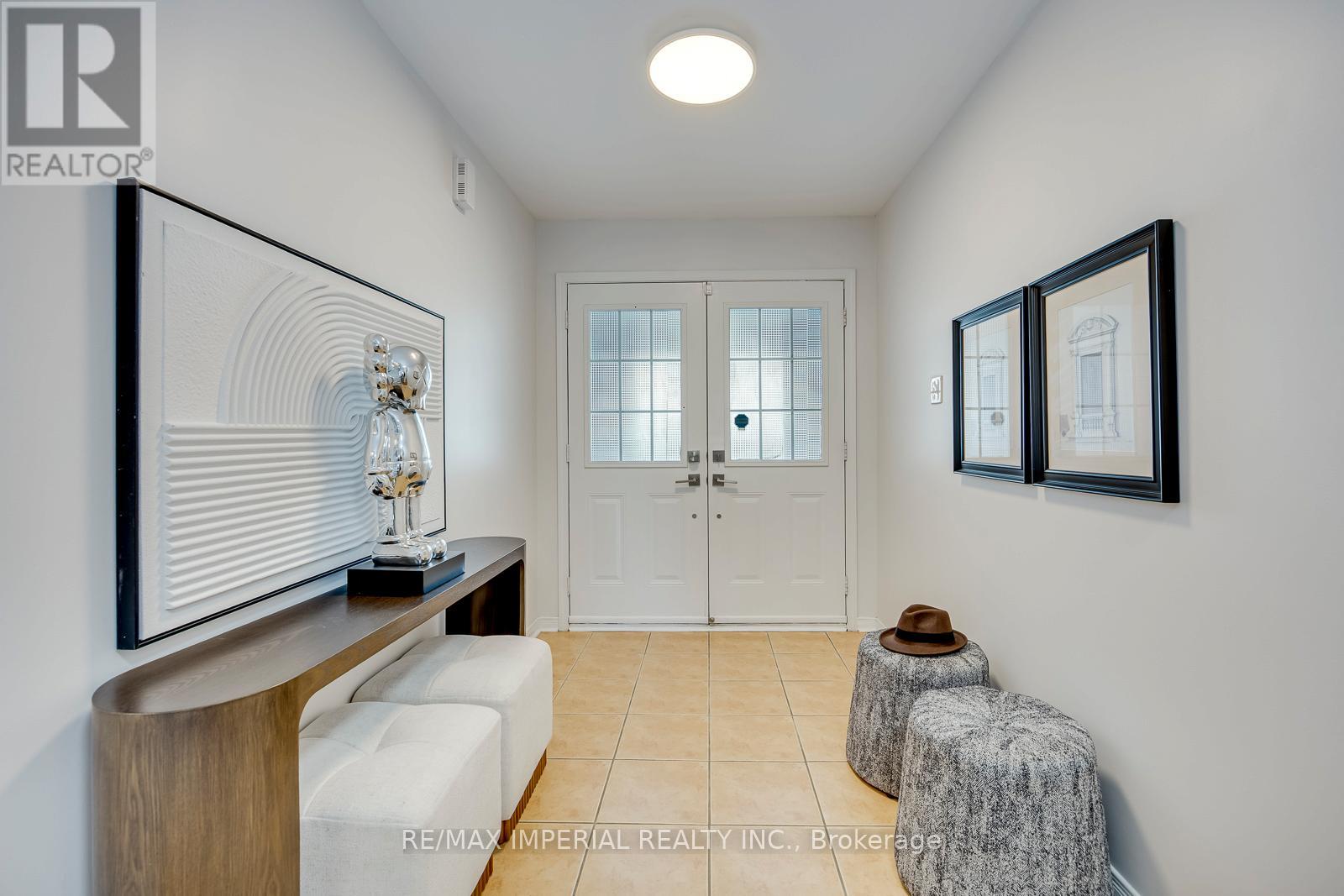 592 Candlestick Circle, Mississauga, Ontario  L4Z 0B5 - Photo 4 - W13459754