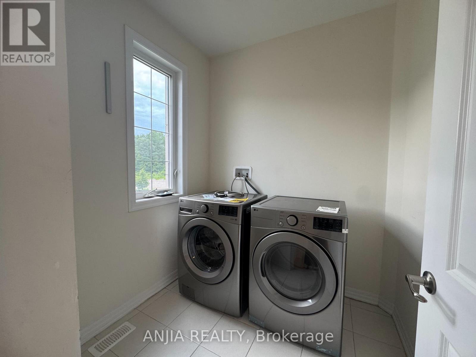 3345 Erasmum Street, Oakville, Ontario  L6M 0T1 - Photo 16 - W13443256