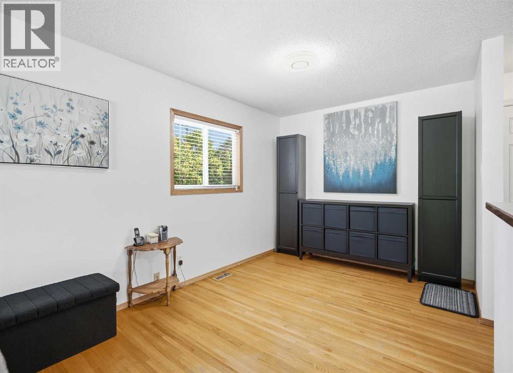 10011 Maplecreek Drive SE, Calgary, Alberta  T2J 1T7 - Photo 11 - A2318196