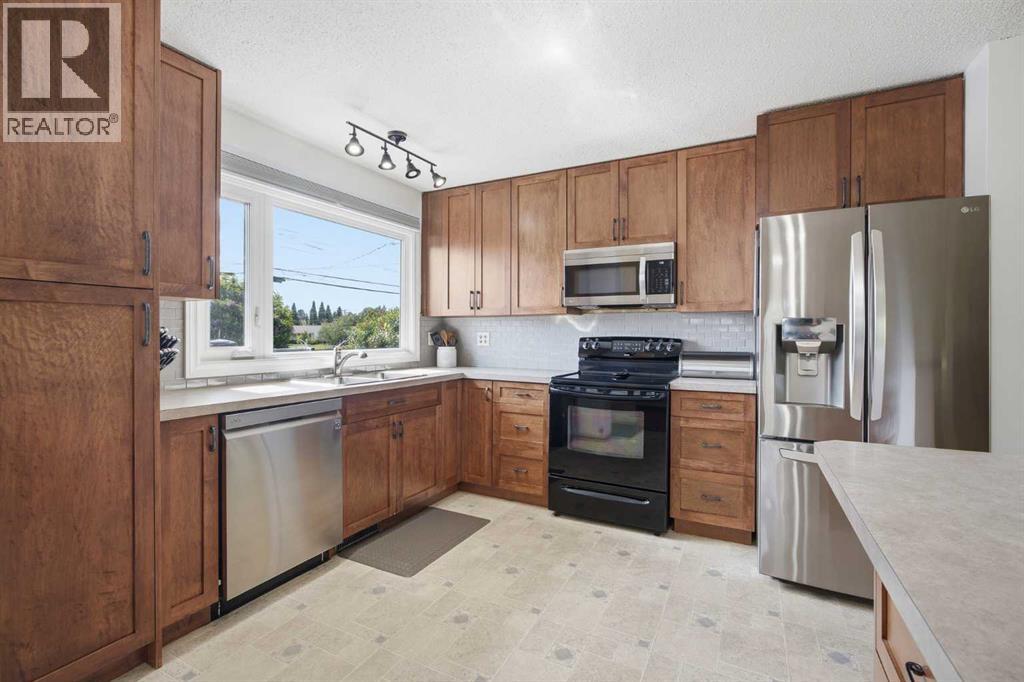 10011 Maplecreek Drive SE, Calgary, Alberta  T2J 1T7 - Photo 5 - A2318196