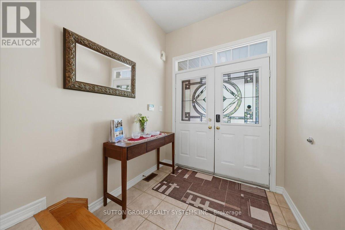 1382 Avon Drive, Mississauga, Ontario L5N 7Z3 - Photo 2 - W13164918