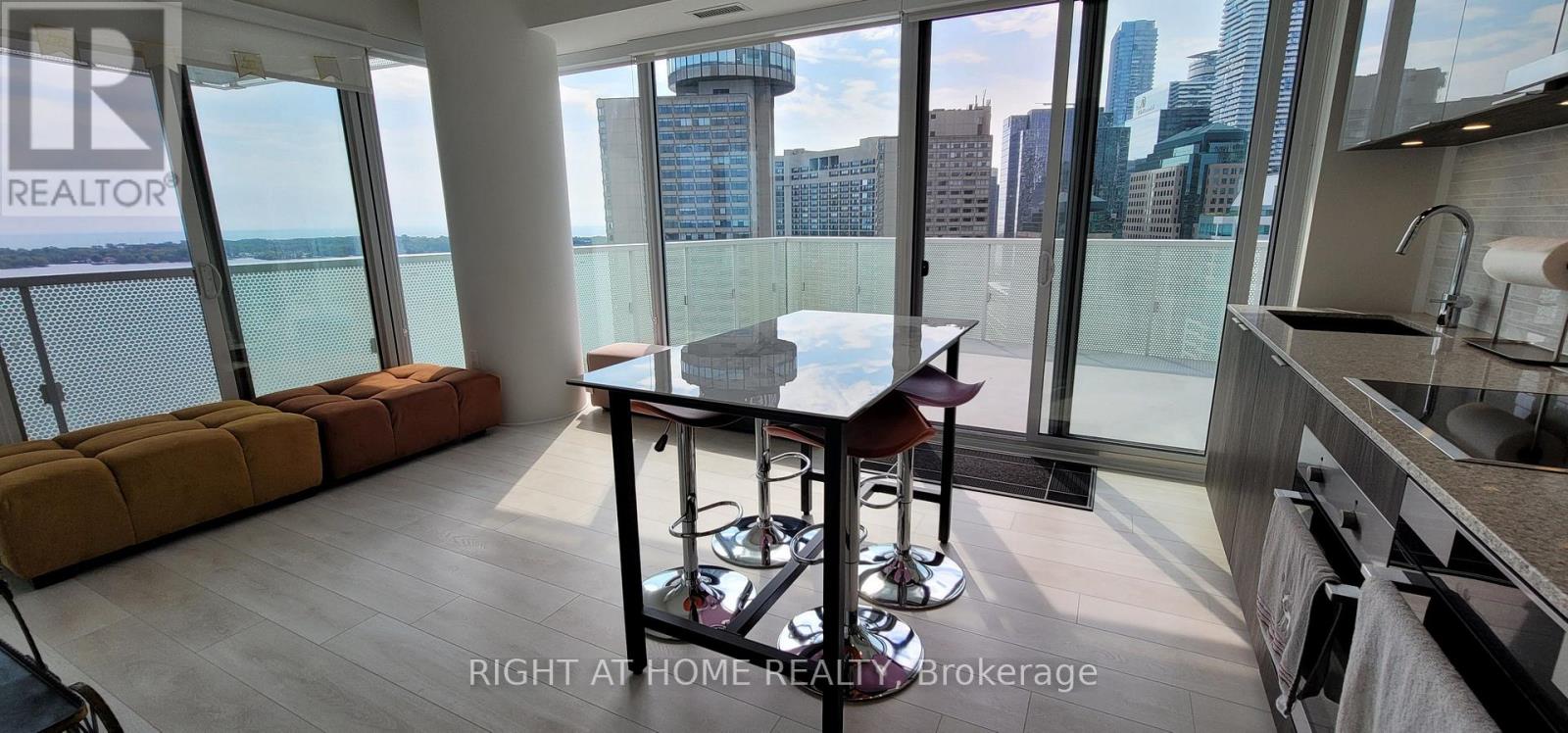 2404 - 15 Queens Quay E, Toronto, Ontario  M5E 0C5 - Photo 10 - C13465376