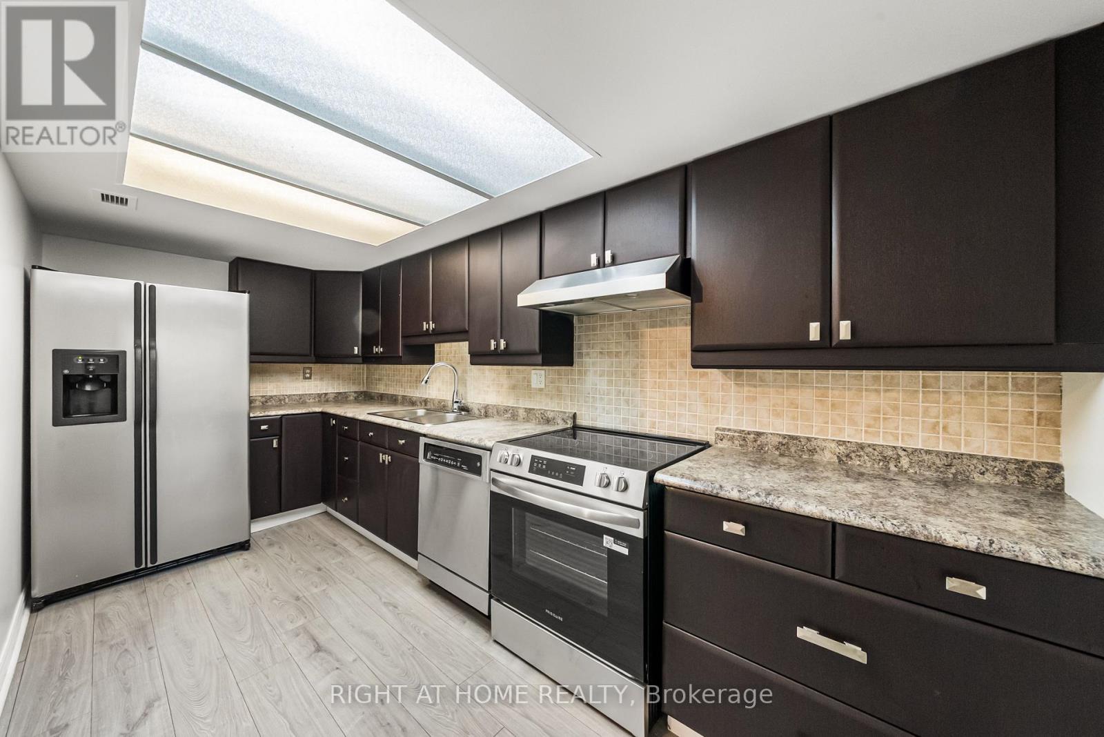 411 - 360 Bloor Street E, Toronto, Ontario  M4W 3M3 - Photo 12 - C13465382