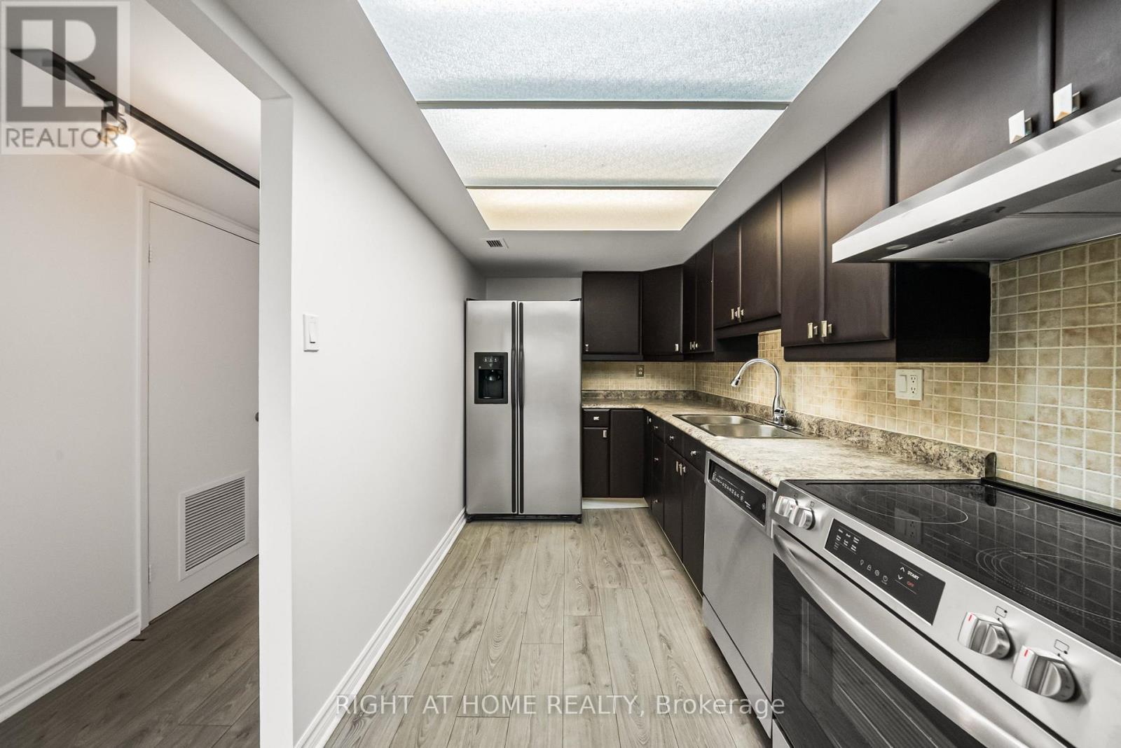 411 - 360 Bloor Street E, Toronto, Ontario  M4W 3M3 - Photo 13 - C13465382