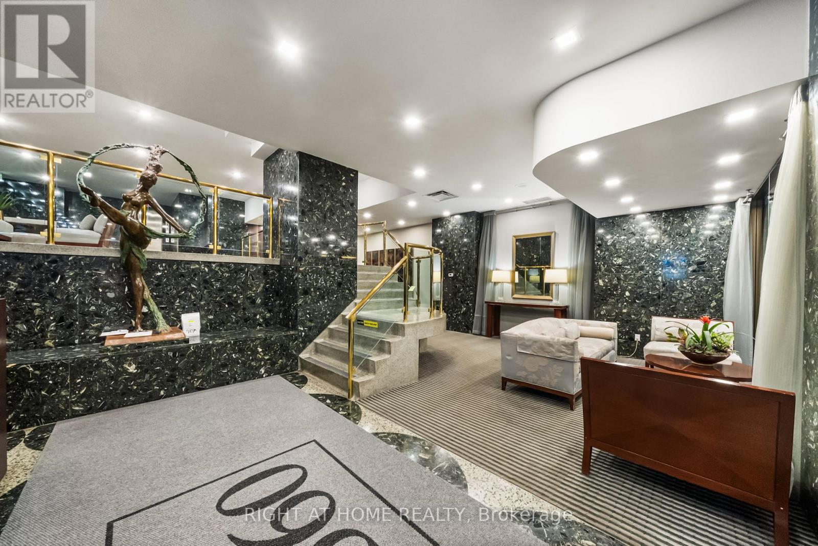 411 - 360 Bloor Street E, Toronto, Ontario  M4W 3M3 - Photo 4 - C13465382