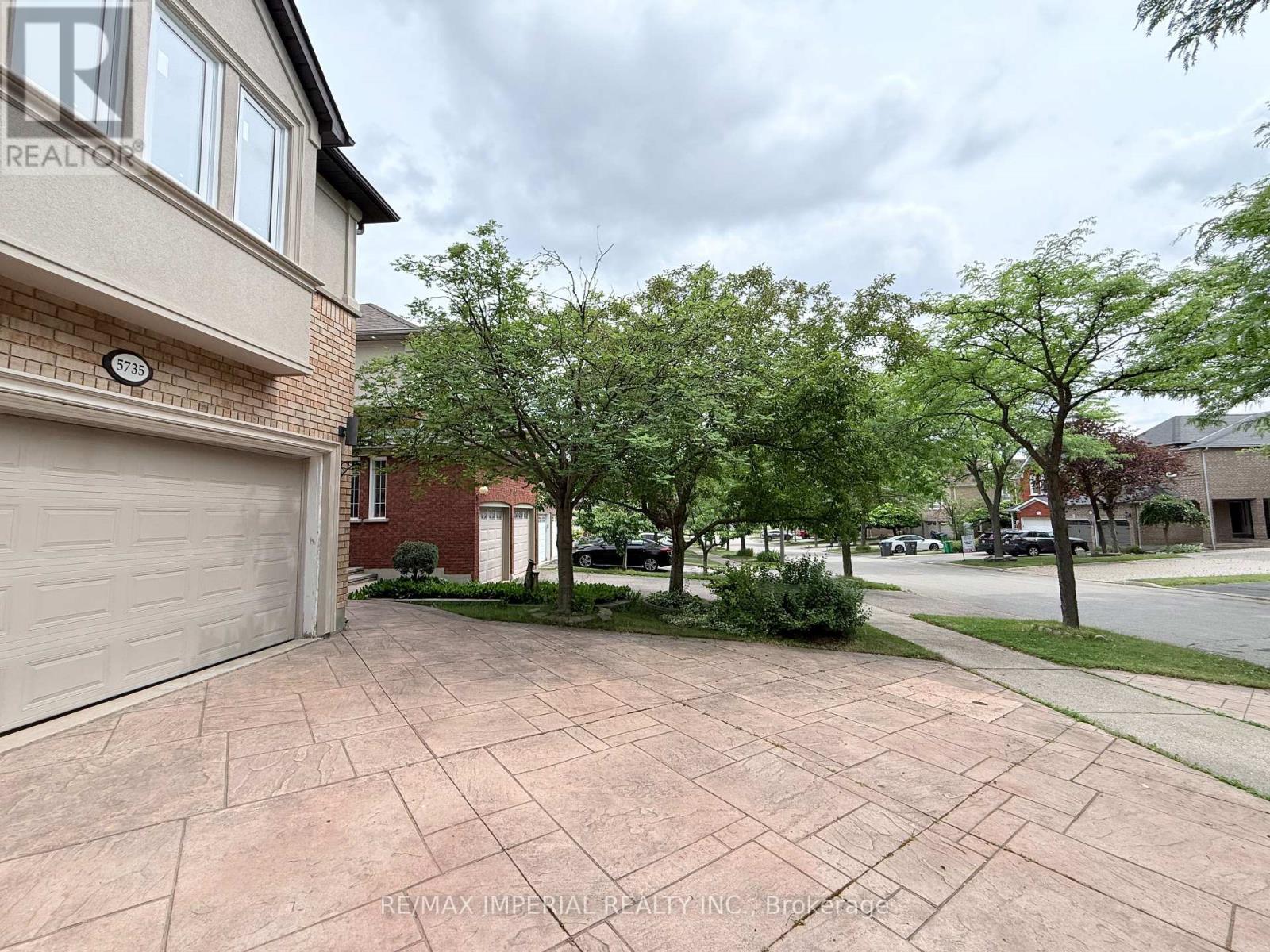5735 Tayside Crescent, Mississauga, Ontario  L5M 5J4 - Photo 2 - W13465318