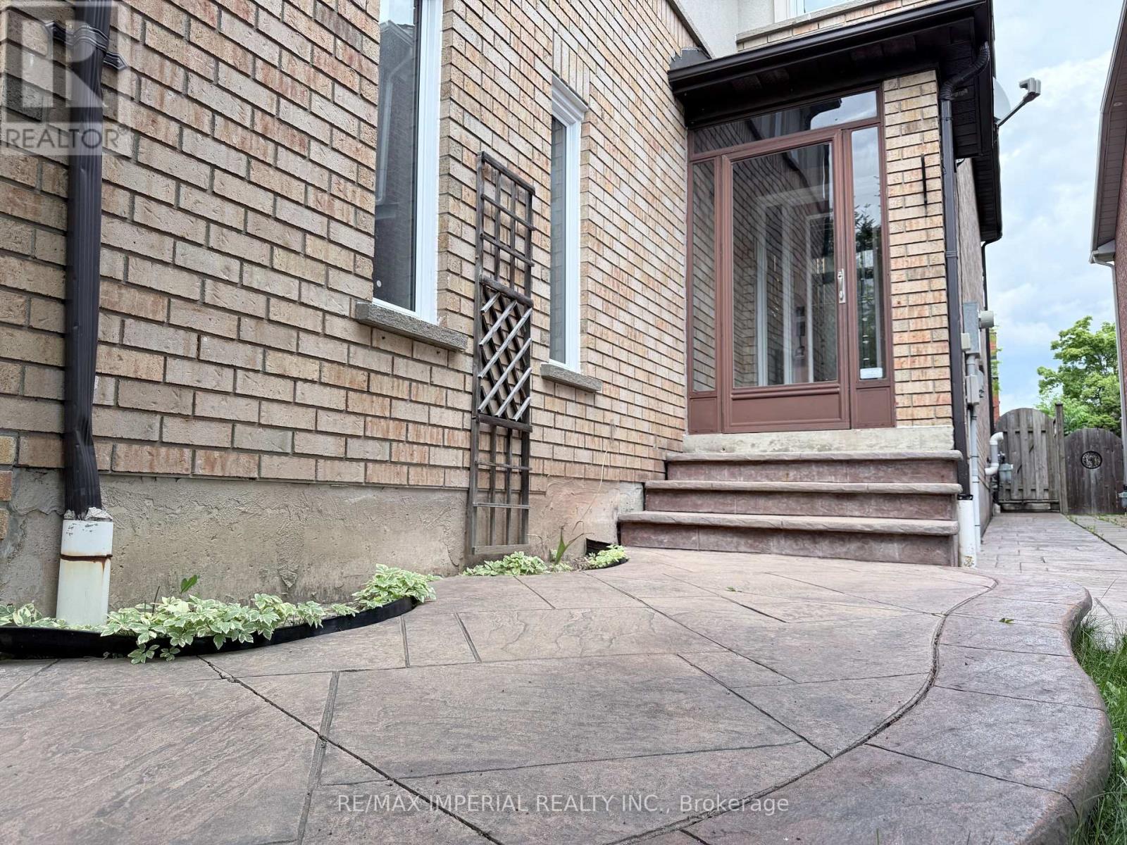 5735 Tayside Crescent, Mississauga, Ontario  L5M 5J4 - Photo 5 - W13465318