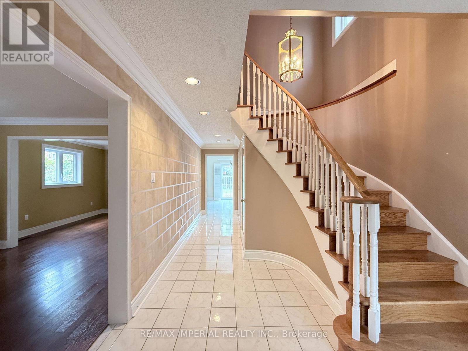 5735 Tayside Crescent, Mississauga, Ontario  L5M 5J4 - Photo 6 - W13465318