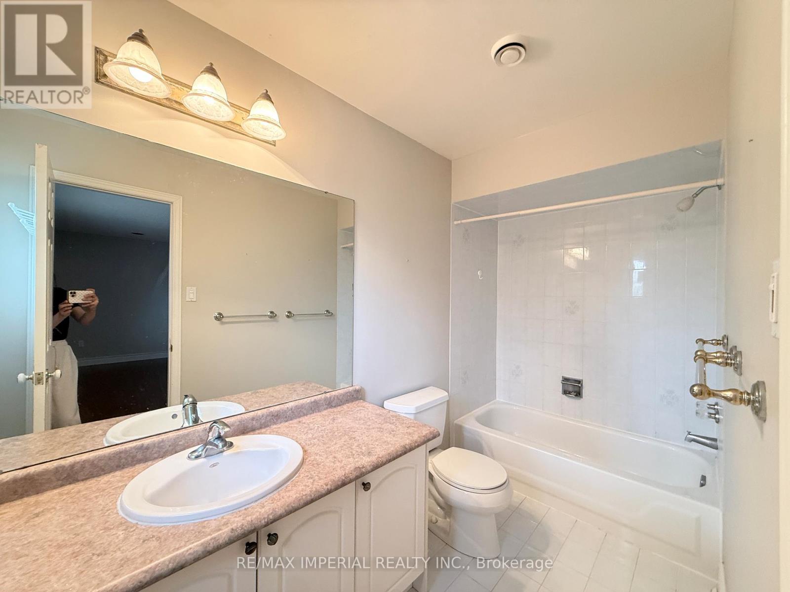 5735 Tayside Crescent, Mississauga, Ontario  L5M 5J4 - Photo 9 - W13465318