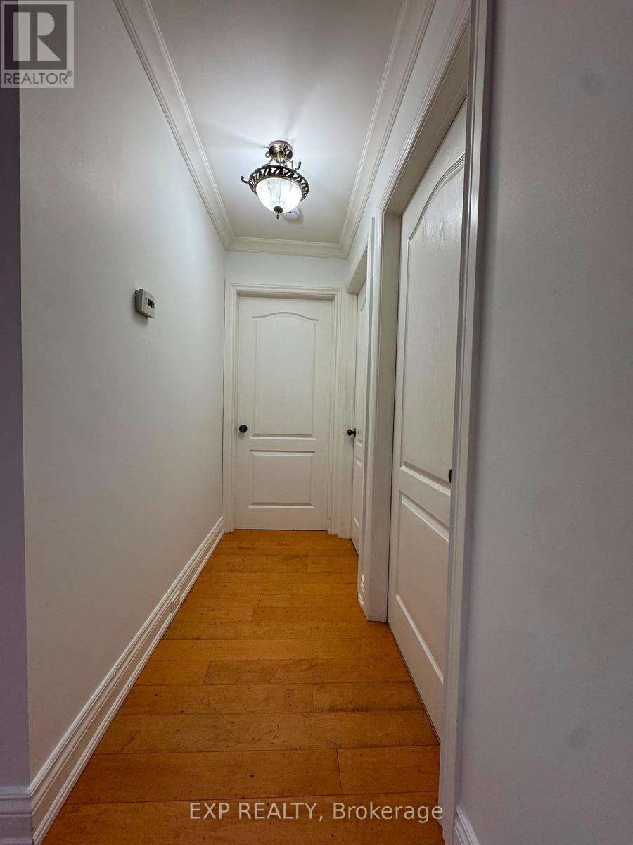 Upper - 1175 Pinegrove Road, Oakville, Ontario  L6L 2W3 - Photo 11 - W13465406