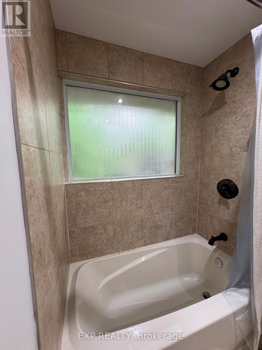 Upper - 1175 Pinegrove Road, Oakville, Ontario  L6L 2W3 - Photo 15 - W13465406