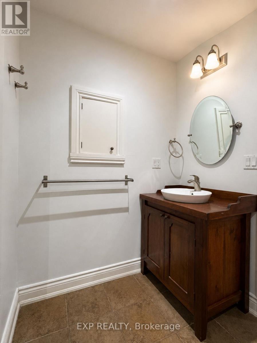 Upper - 1175 Pinegrove Road, Oakville, Ontario  L6L 2W3 - Photo 9 - W13465406