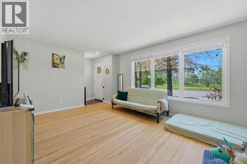 6208 37 Street Sw, Calgary, Alberta  T3E 5M8 - Photo 4 - A2322498