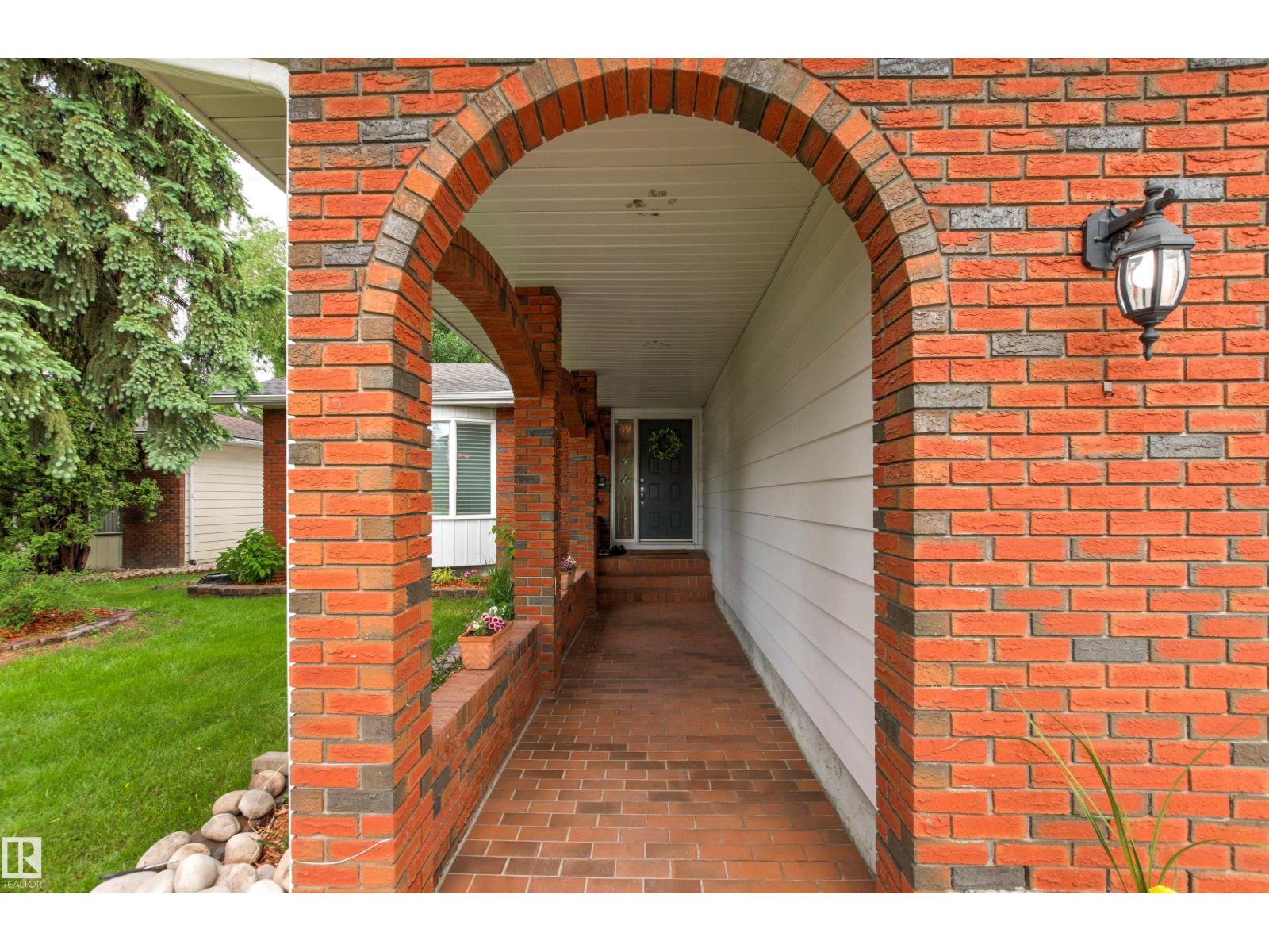 155 Gariepy Cr NW, Edmonton, Alberta  T6M 1B5 - Photo 10 - E4494561