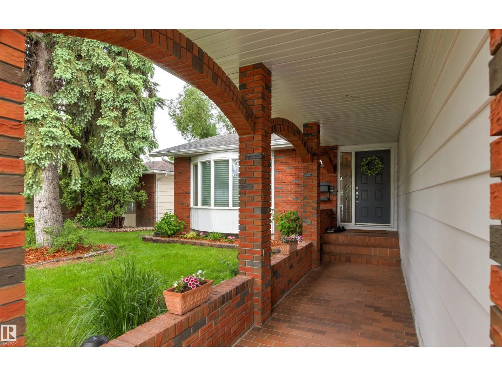 155 Gariepy Cr NW, Edmonton, Alberta  T6M 1B5 - Photo 11 - E4494561