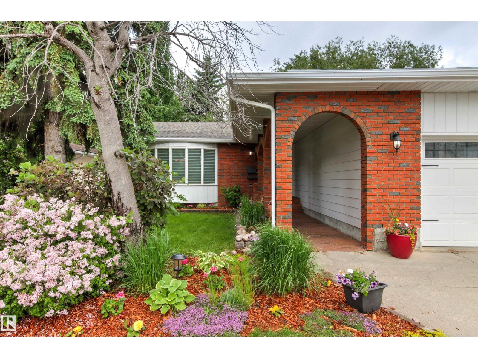155 Gariepy Cr NW, Edmonton, Alberta  T6M 1B5 - Photo 9 - E4494561