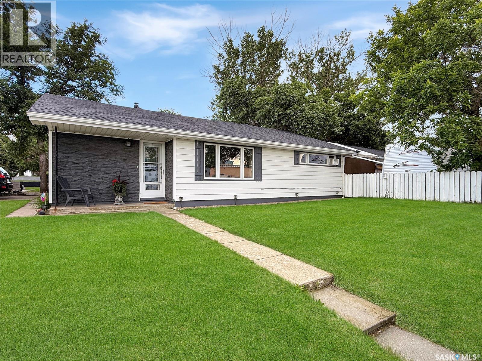 890 10th AVENUE NE, Swift Current, Saskatchewan