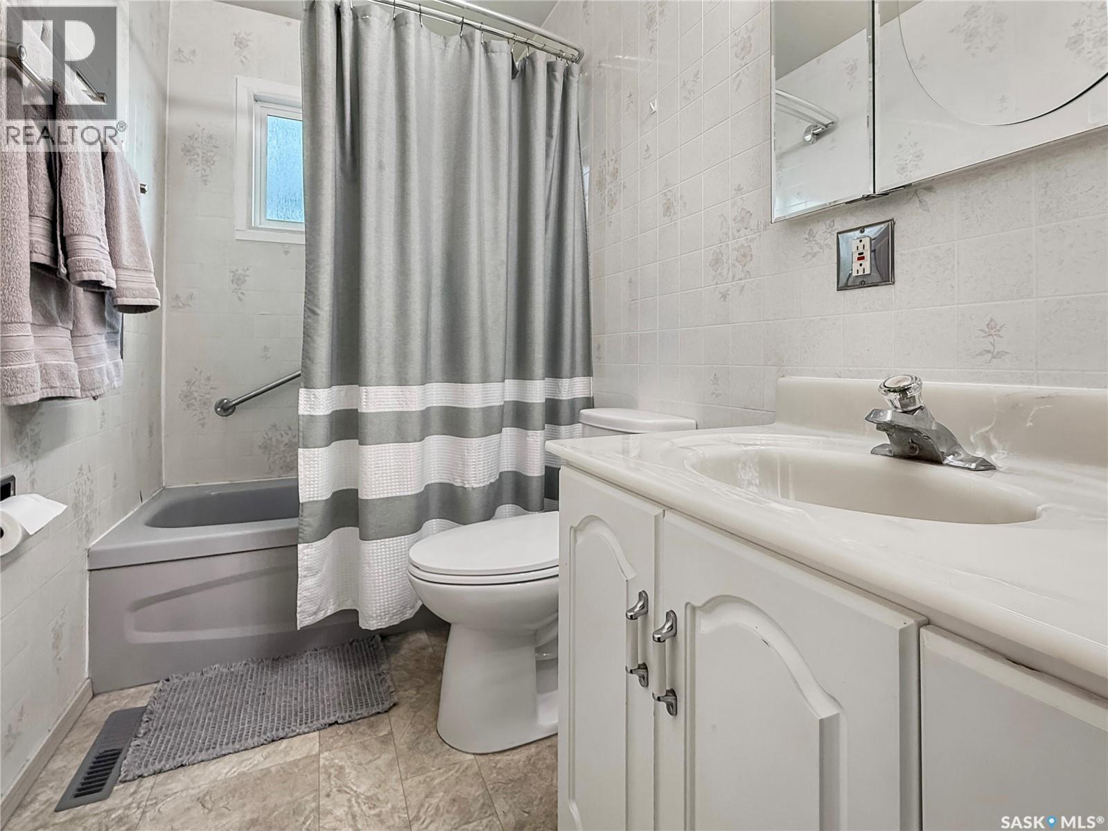890 10th Avenue Ne, Swift Current, Saskatchewan  S9H 2T7 - Photo 13 - SK040066
