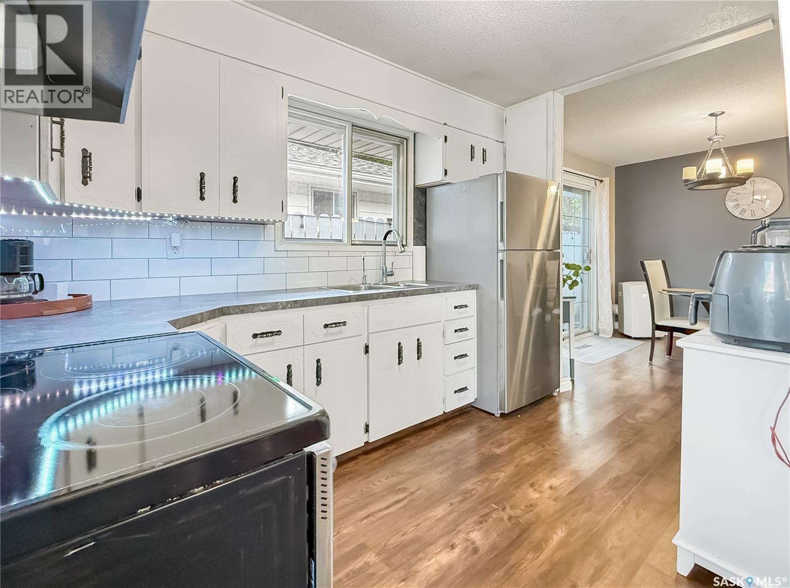 890 10th Avenue Ne, Swift Current, Saskatchewan  S9H 2T7 - Photo 6 - SK040066