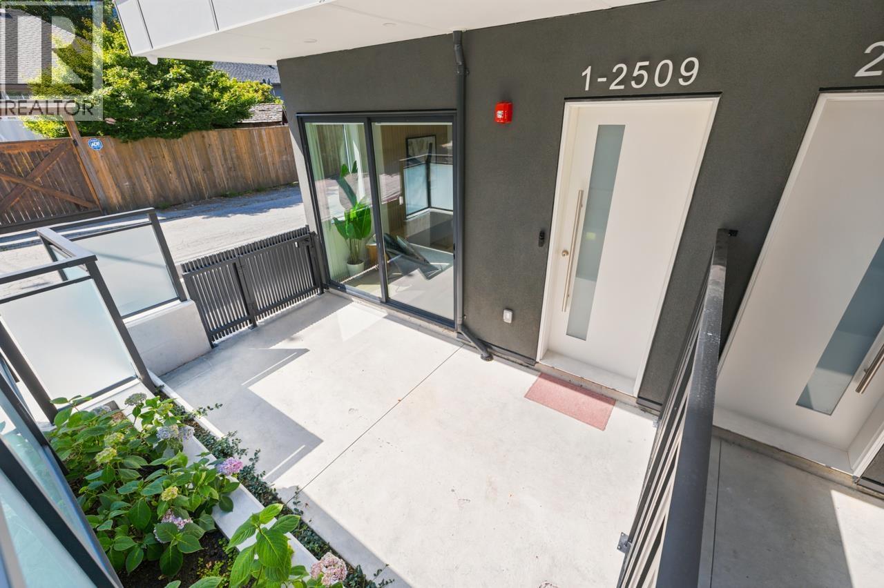 1 2509 Kitchener Street, Vancouver, British Columbia  V5K 3C7 - Photo 3 - R3126038