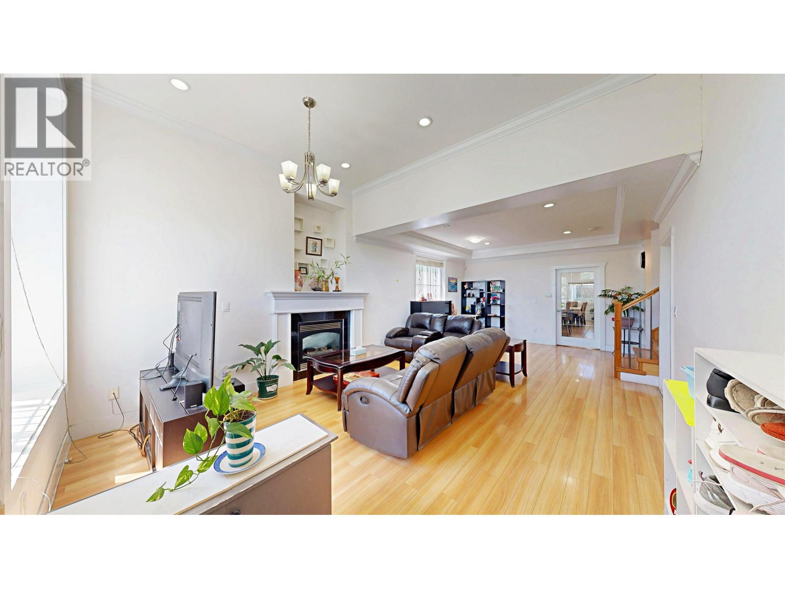 5685 Neville Street, Burnaby, British Columbia  V5J 2J1 - Photo 2 - R3123958