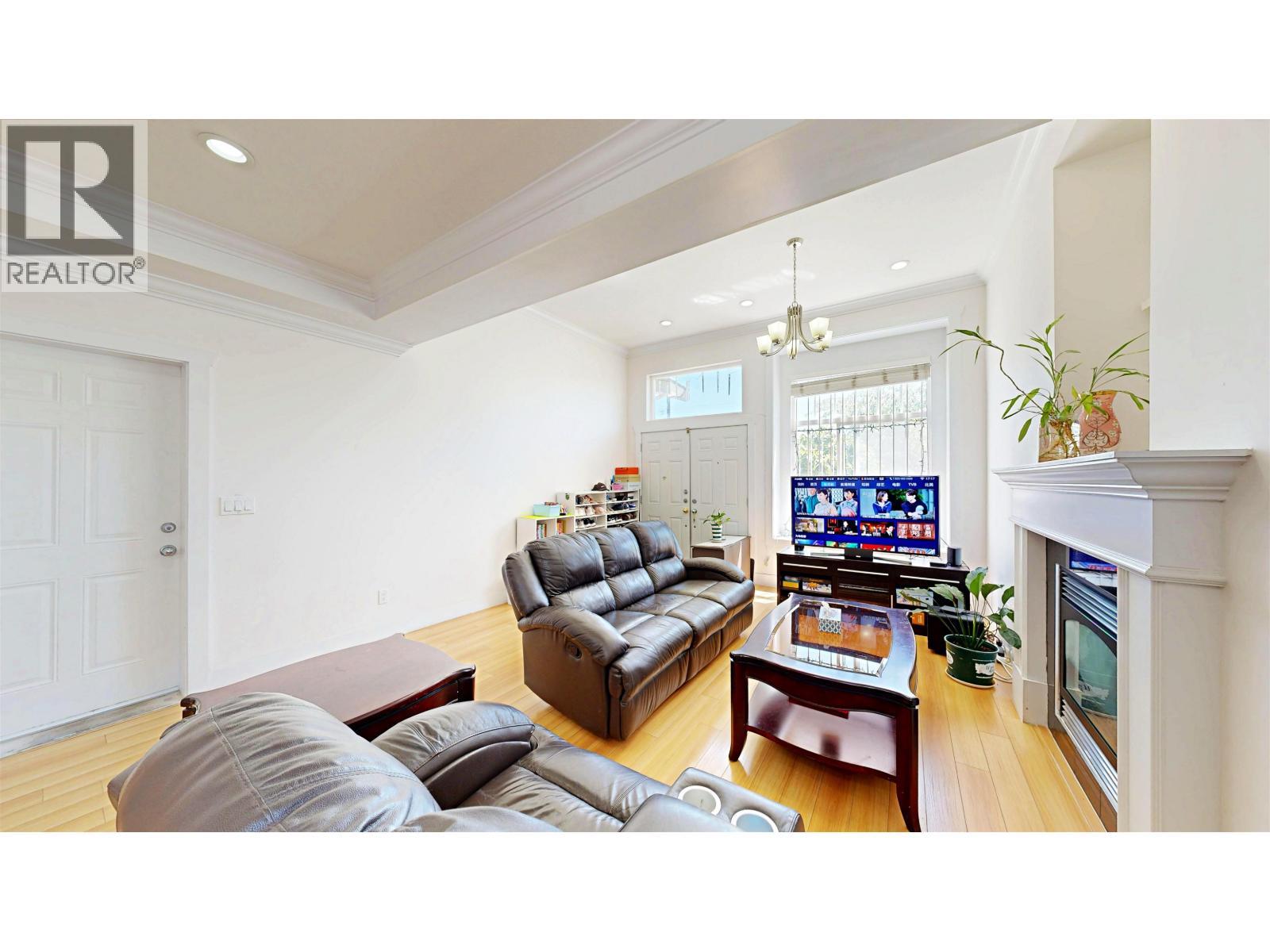 5685 Neville Street, Burnaby, British Columbia  V5J 2J1 - Photo 3 - R3123958